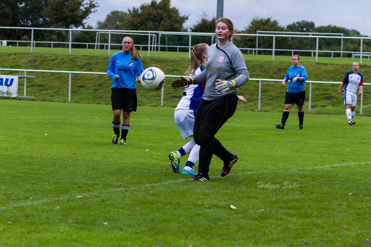 Bild 341 - B-Juniorinnen SV Henstedt Ulzburg - Frauen Bramfelder SV 3 : Ergebnis: 9:0